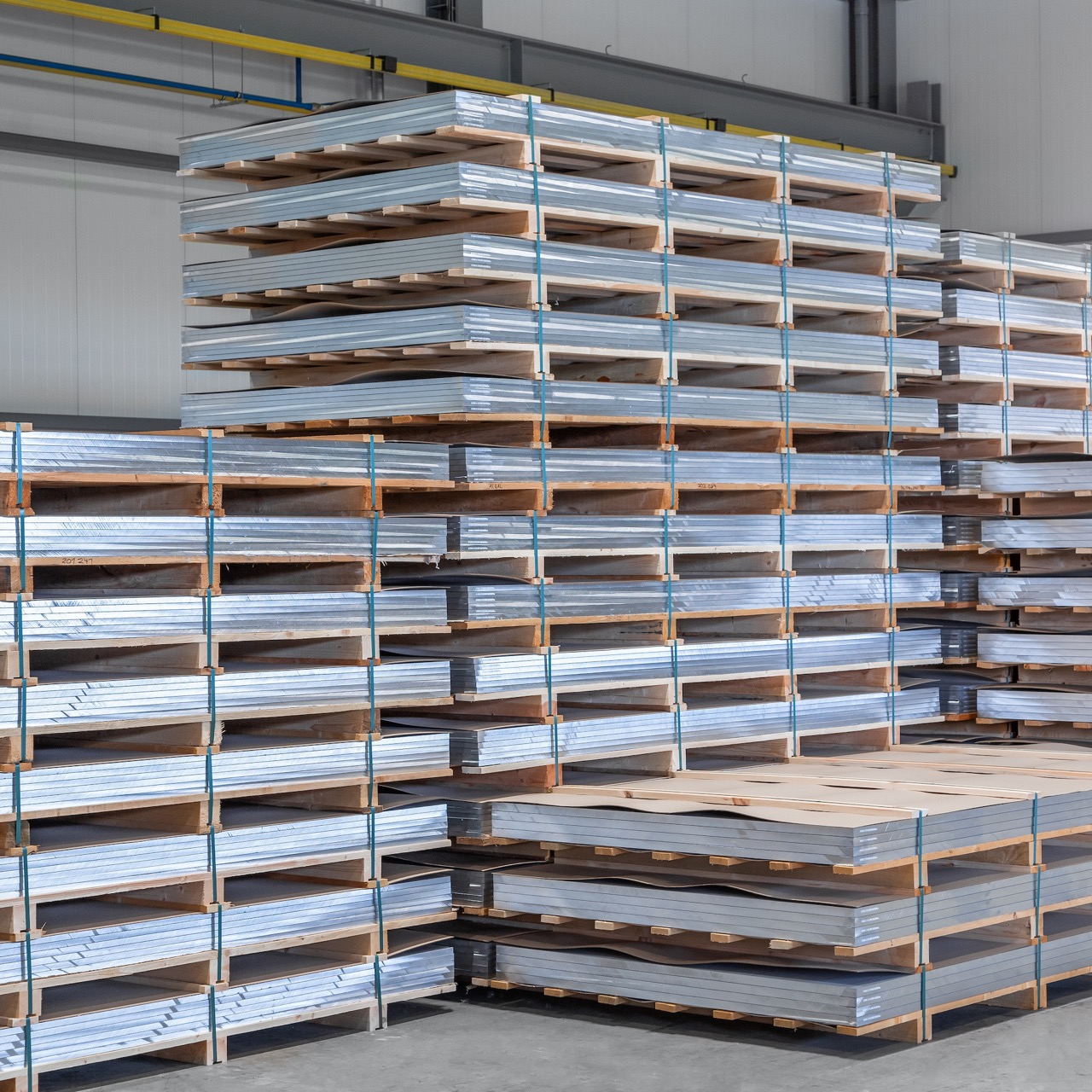 HÖntött és síkbamart alumínium vastaglemez