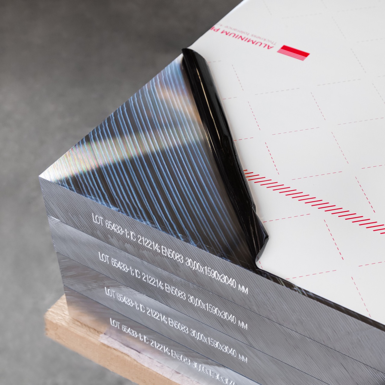 HÖntött és síkbamart alumínium vastaglemez