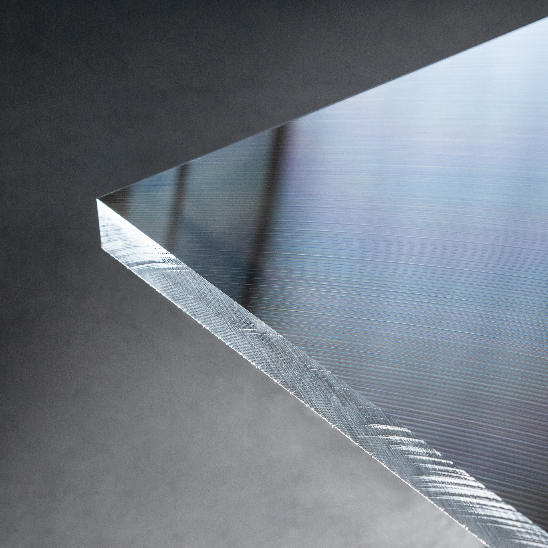 ÖNTÖTT ÉS SÍKBA MART ALUMÍNIUM LEMEZEK 7021